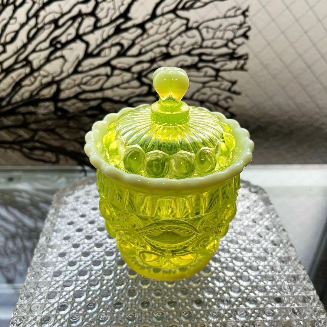 骨董　時代ガラス　乳白色　カナリアイエロー　ボンボニエール 菓子器　ウランガラス