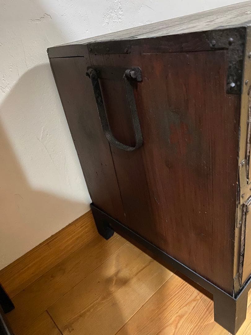 骨董箪笥　刀箪笥　アンティークチェスト　鉄足付き