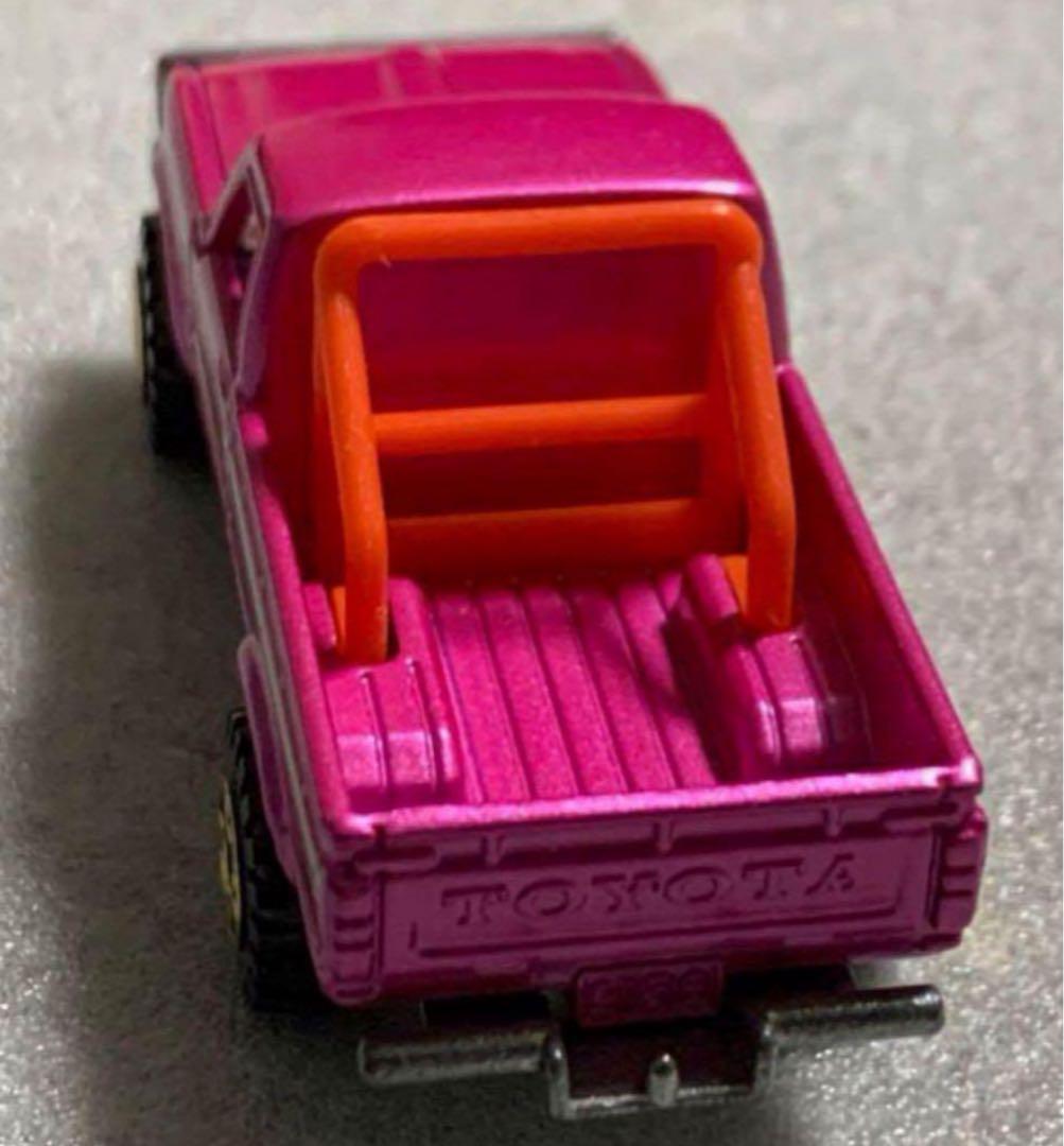 トミカ トヨタ ハイラックス 4WD スーパーギフト