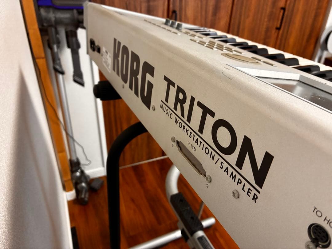 KORG TRITON 61鍵盤ミュージックワークステーション