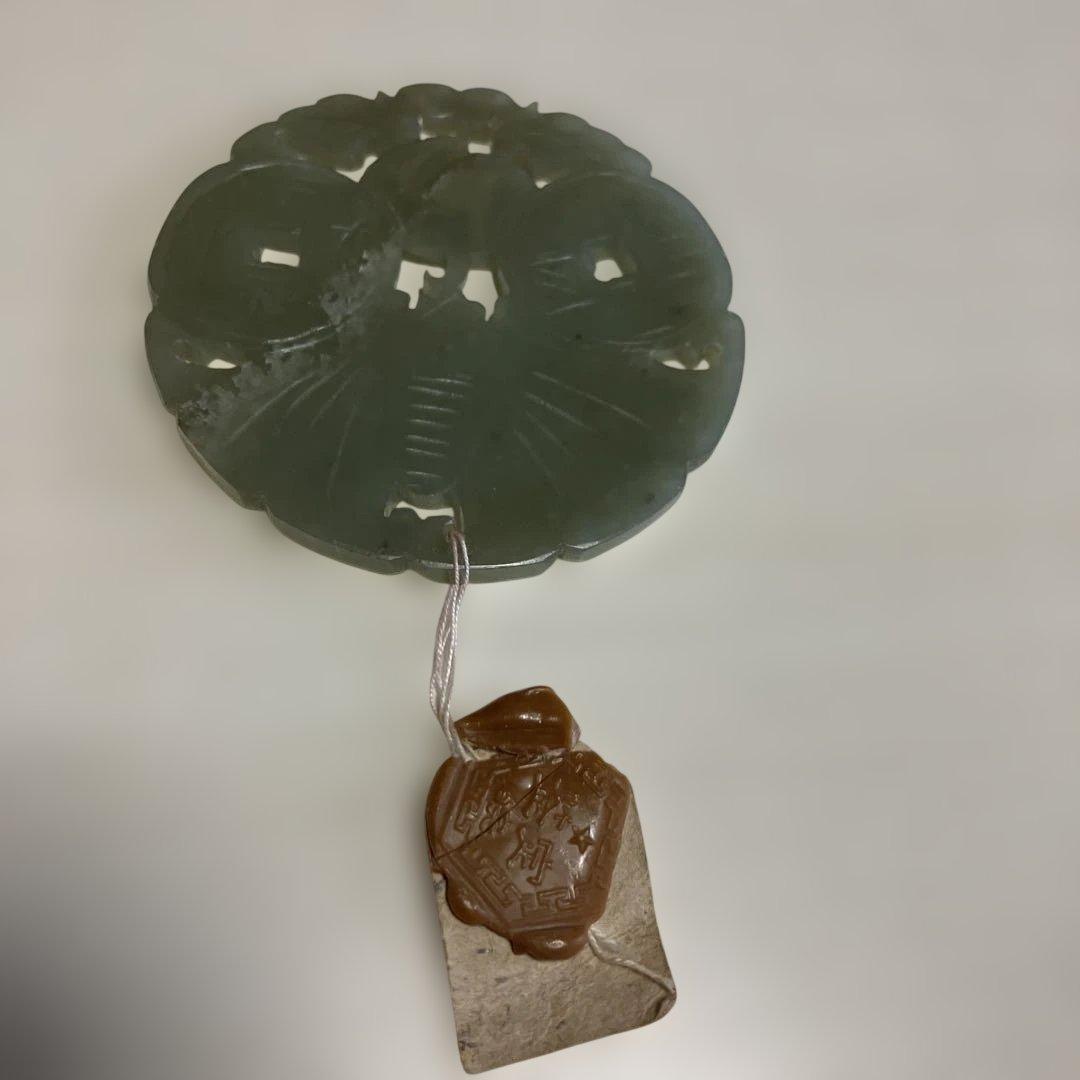 硯屏、翡翠 花模様 彫刻 木製台座付き