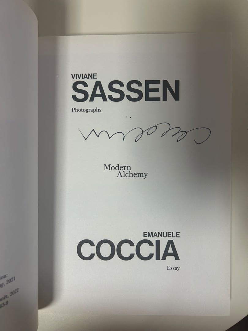 ヴィヴィアン・サッセン,COCCIA Modern Alchemy, サイン入り