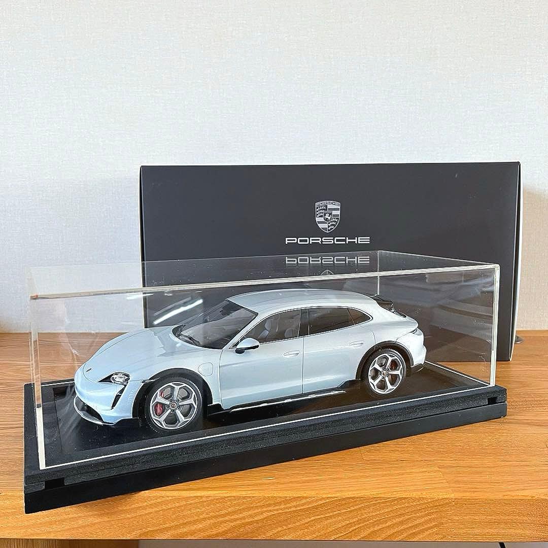 【ミニカー 美品】1/18 ポルシェ タイカン 4S クロス ツーリスモ