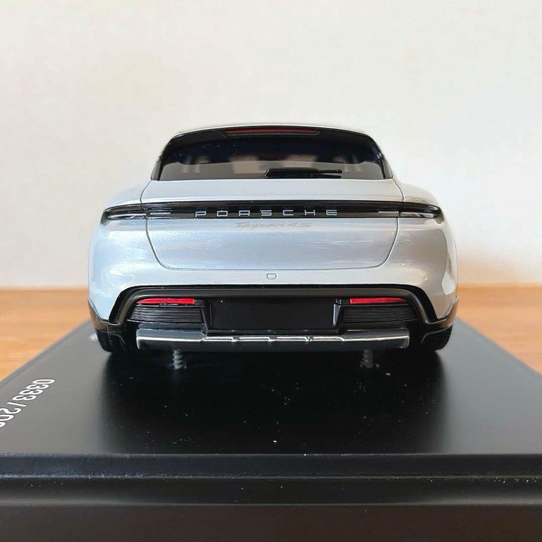 【ミニカー 美品】1/18 ポルシェ タイカン 4S クロス ツーリスモ
