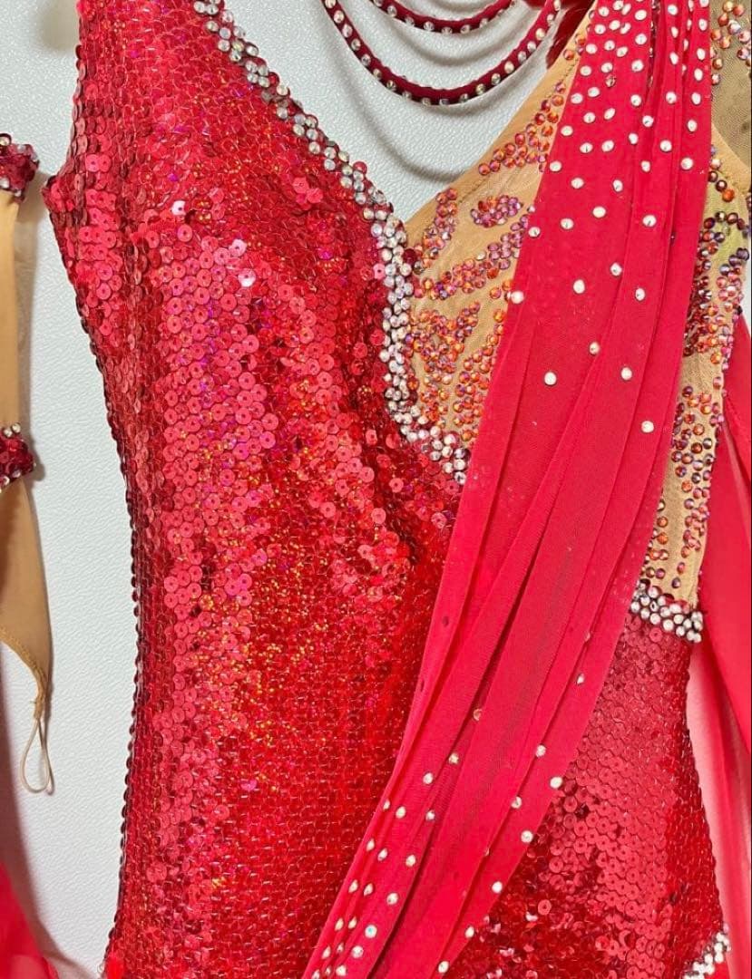 【美品】スタンダードドレス　社交ダンスドレス Mサイズ　✴︎価格交渉可　赤