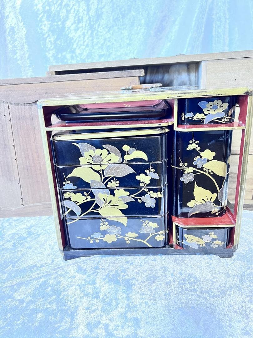 金銀蒔絵　野弁当箱　椿　梅紋 漆器 重箱セット 金箔花模様