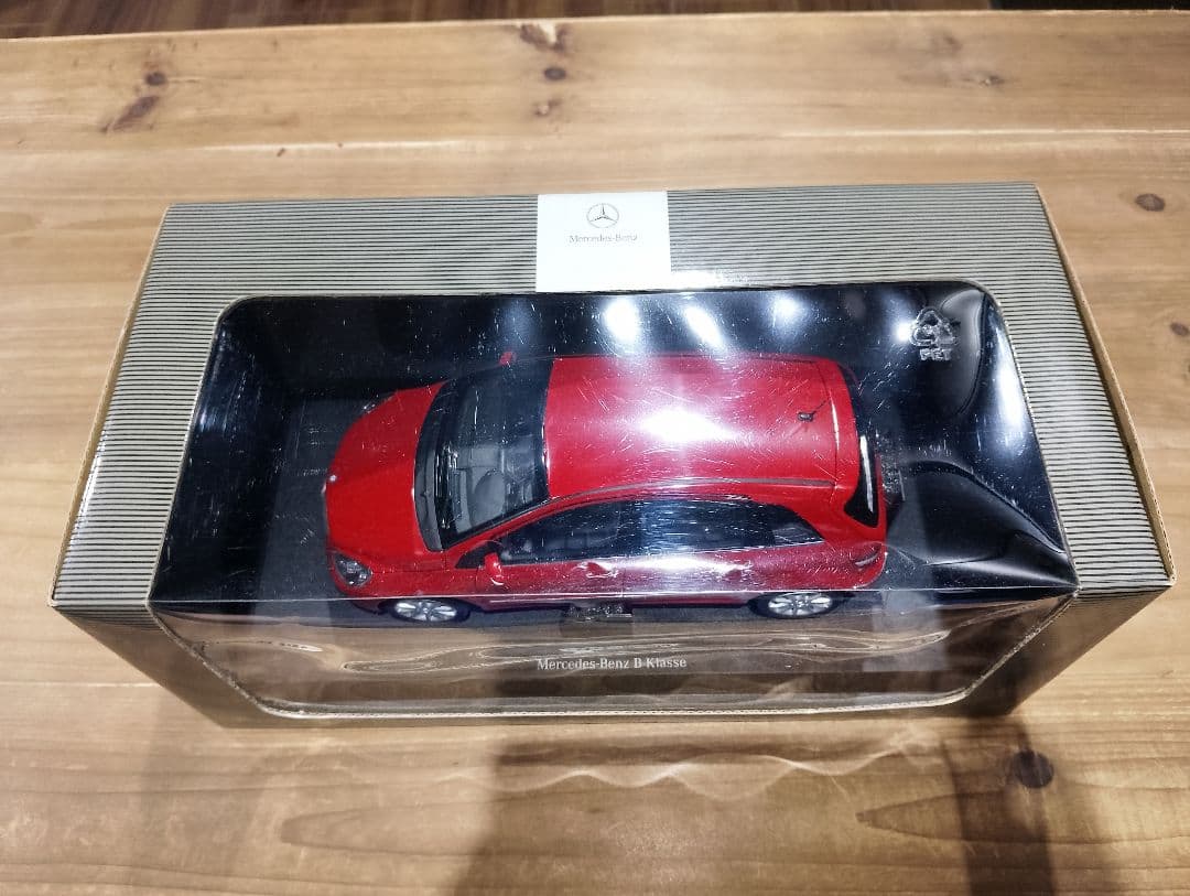 1/18 メルセデスベンツ　Bクラス　W245　ディーラー品　 ミニカー　レッド