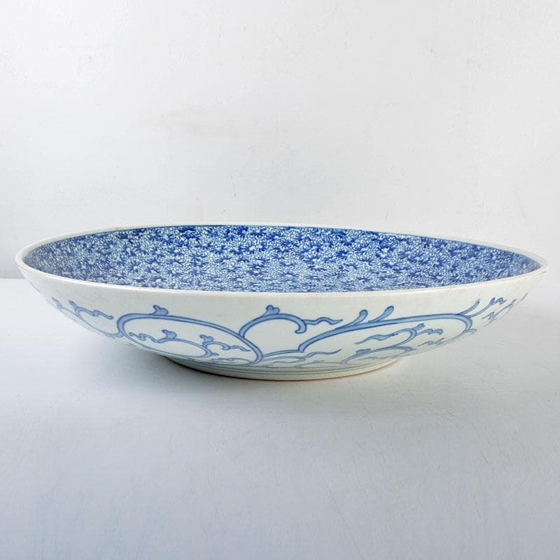 伊万里焼古伊万里　染付　総花唐草文　飾皿　大皿　大明成化年製銘　M　R4605B