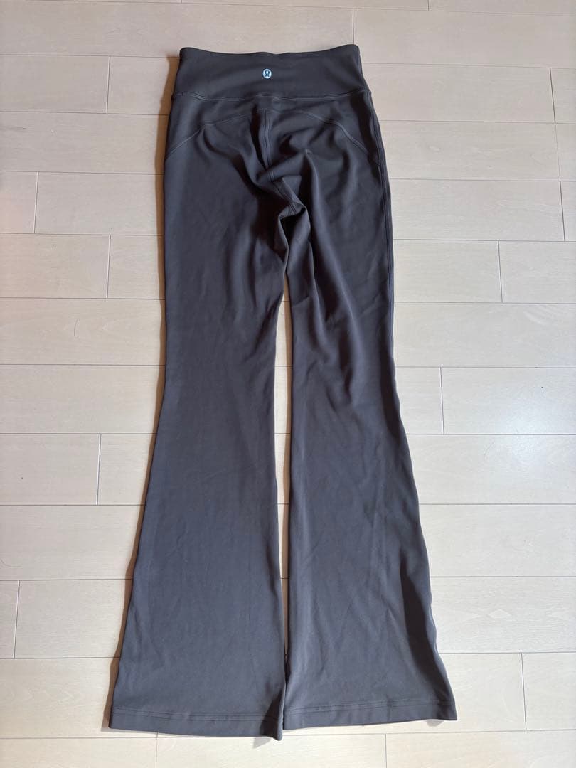 ルルレモン　lululemon Groove ハイライズフレアパンツ ウォーム
