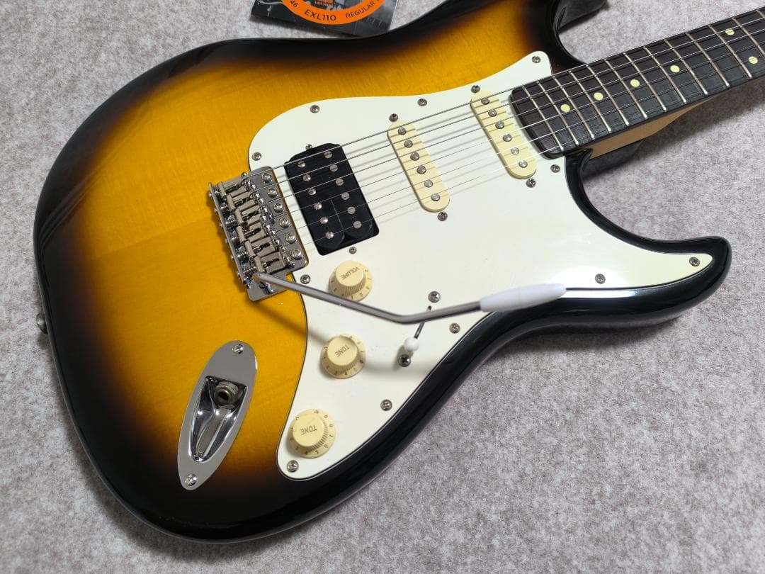 ライト・スキャロップ Grass Rootsストラト新品弦＆ギタースタンド付属