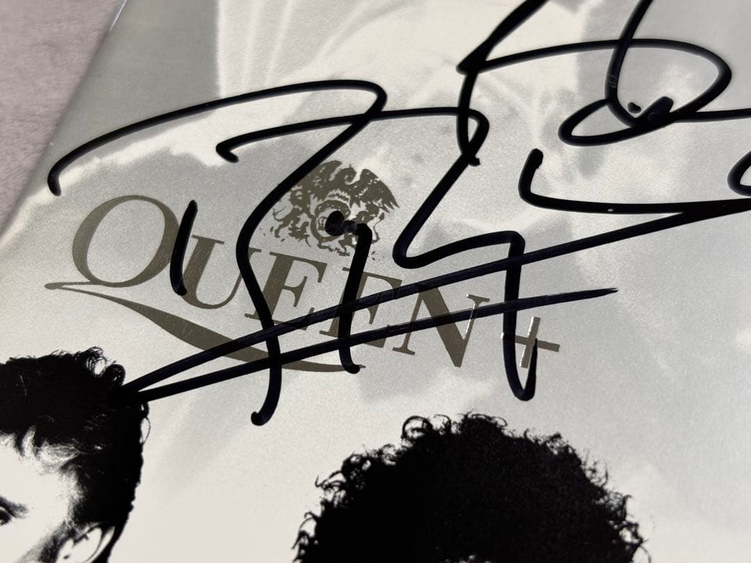 レア　Queen サインCD クイーン　ブライアンメイ　ロジャーテイラー