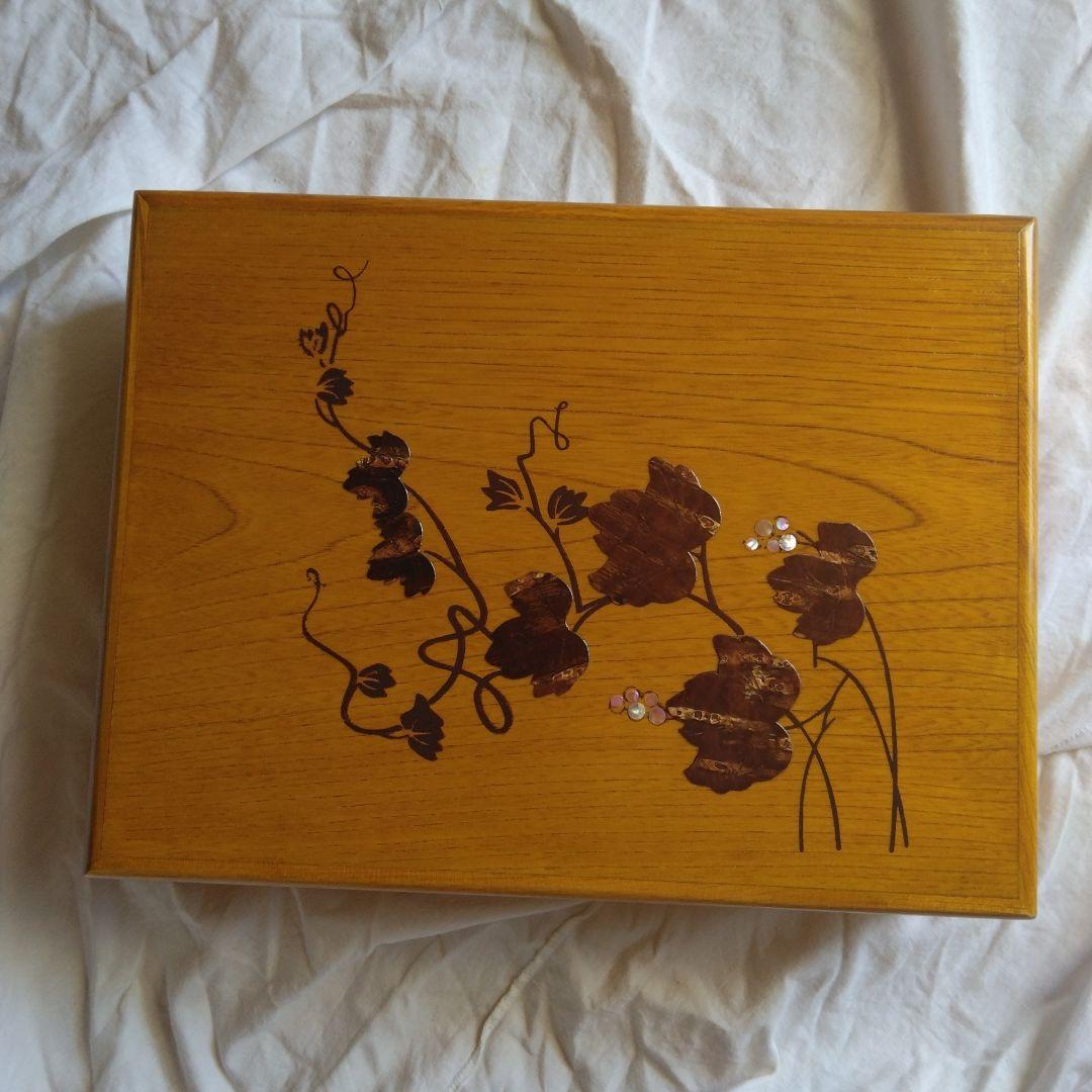 【秋田天然木使用 硯箱（漆器）】