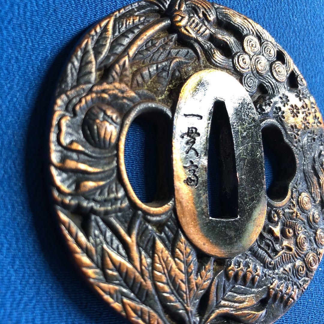 アンティークな刀の鍔！7.2×7.0cm108g 草花や波が刻まれた逸品、