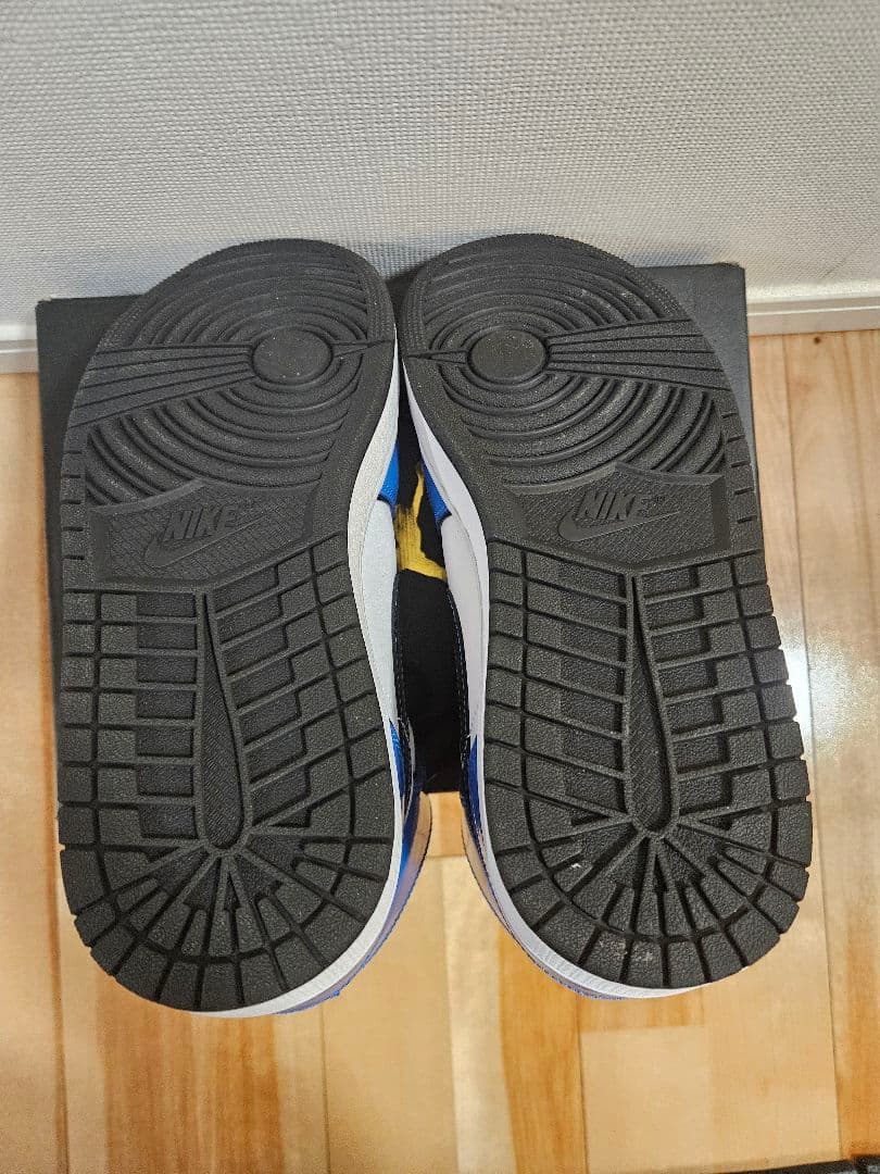 新品ナイキ エアジョーダン1 mid スニーカー 27cm シグナルブルー