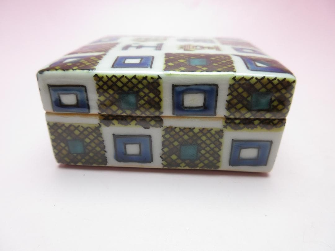 九谷焼 北出不二雄 色絵 千字文 香合 色絵 詩句 香合 E04 71215