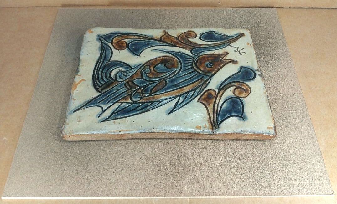 【本物保証】金城次郎 琉球陶器 壷屋焼笑魚紋陶額 出荷時紙箱 栞 人間国宝 壺屋