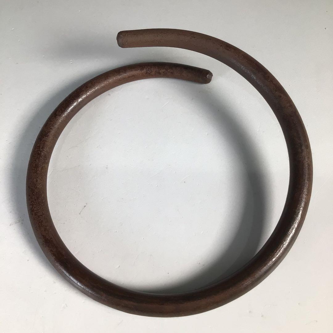 Ｎ５２４　釜釻　『加藤忠三郎(了三)造』『鉄製』『釜鐶』　共箱　茶道具