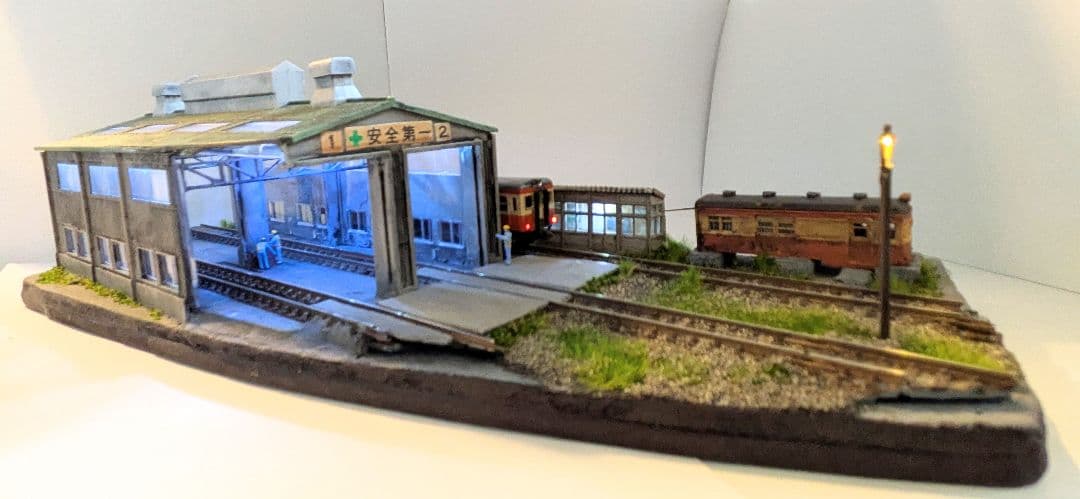 E*O様 Ｎゲージ・ジオラマ展示台【ディーゼル機関庫】※車両付き