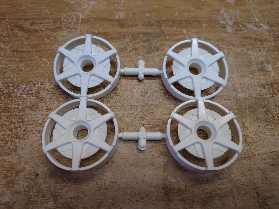 京商 カルソニックスカイラインGT-R 4WD エンジンラジコン