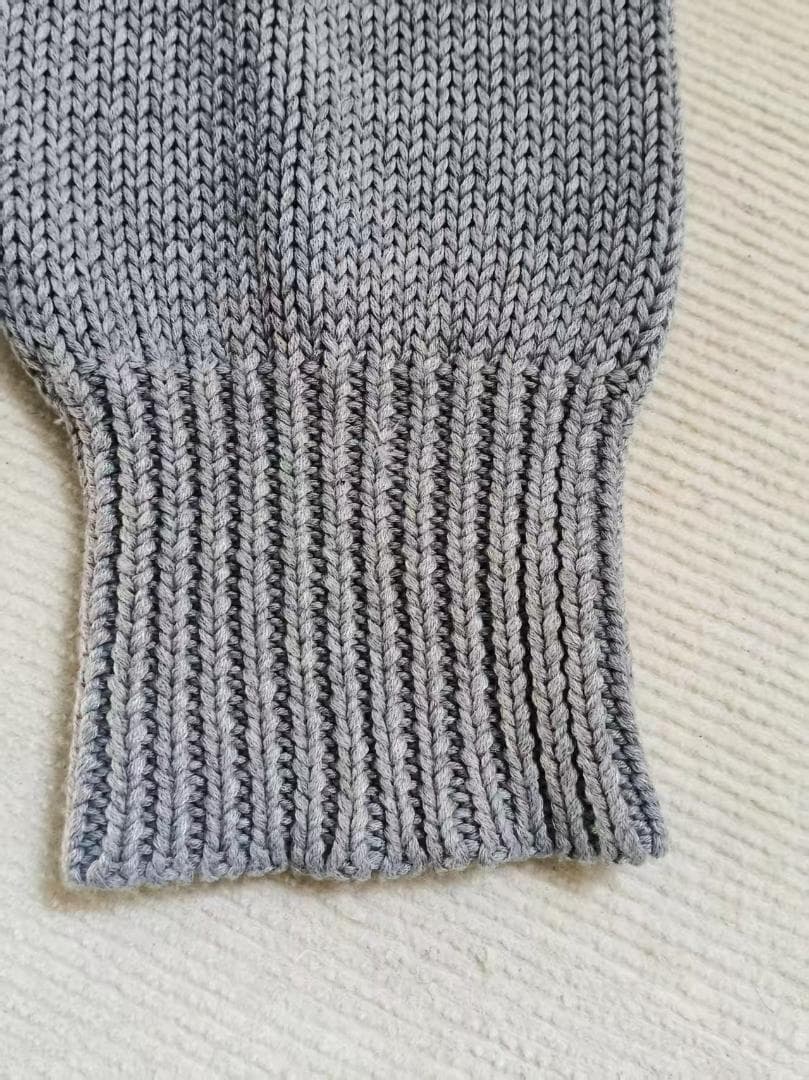 ソフトグレー ニットセーター 長袖