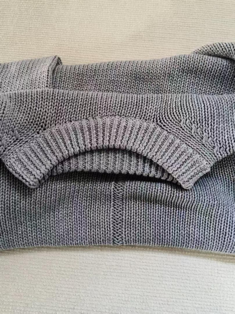 ソフトグレー ニットセーター 長袖