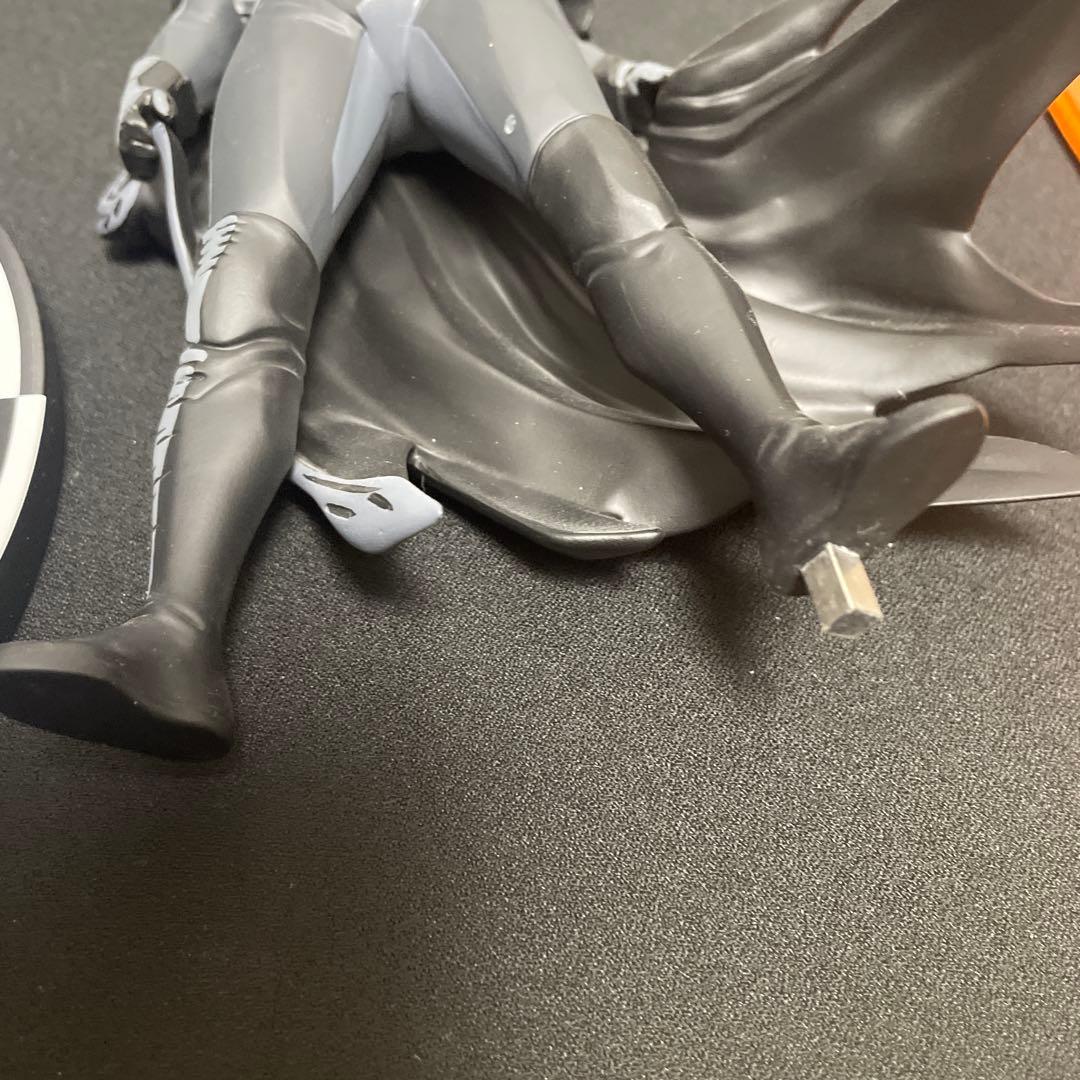 dcコレクティブルズ バットマン ブラック&ホワイト ガスライト スタチュー