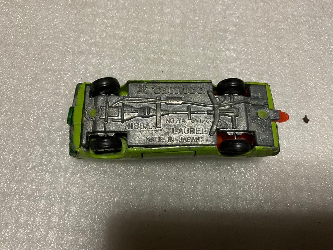 ミニカー3台。昭和時代。【シボレー、ダルマセリカ、ブタケツローレル　キズあり】。