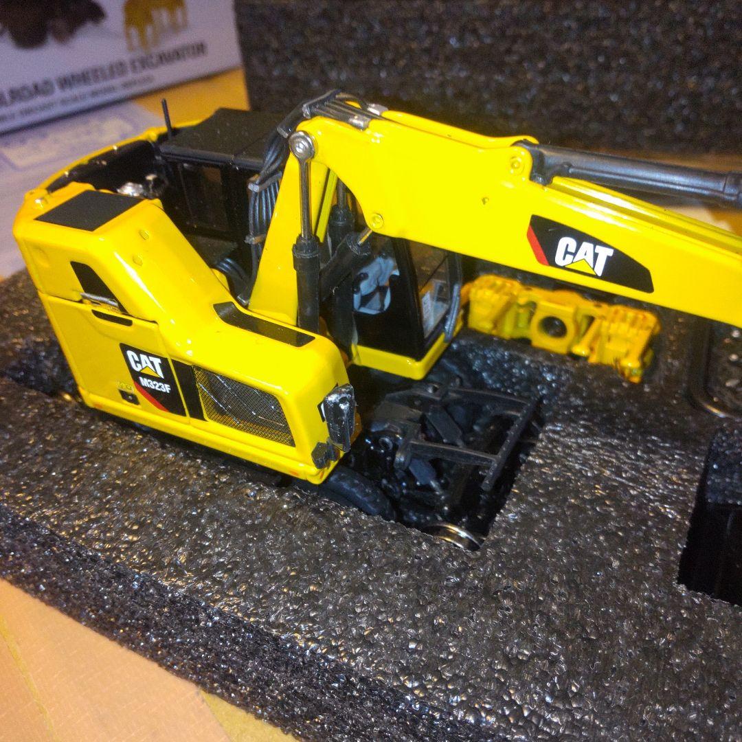 その他 CAT M323F RAILROAD WHEELED EXCAVATOR