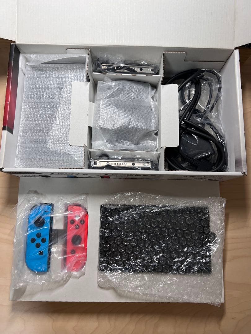 【完動品】Nintendo Switch 本体、付属品完備、おまけ付き