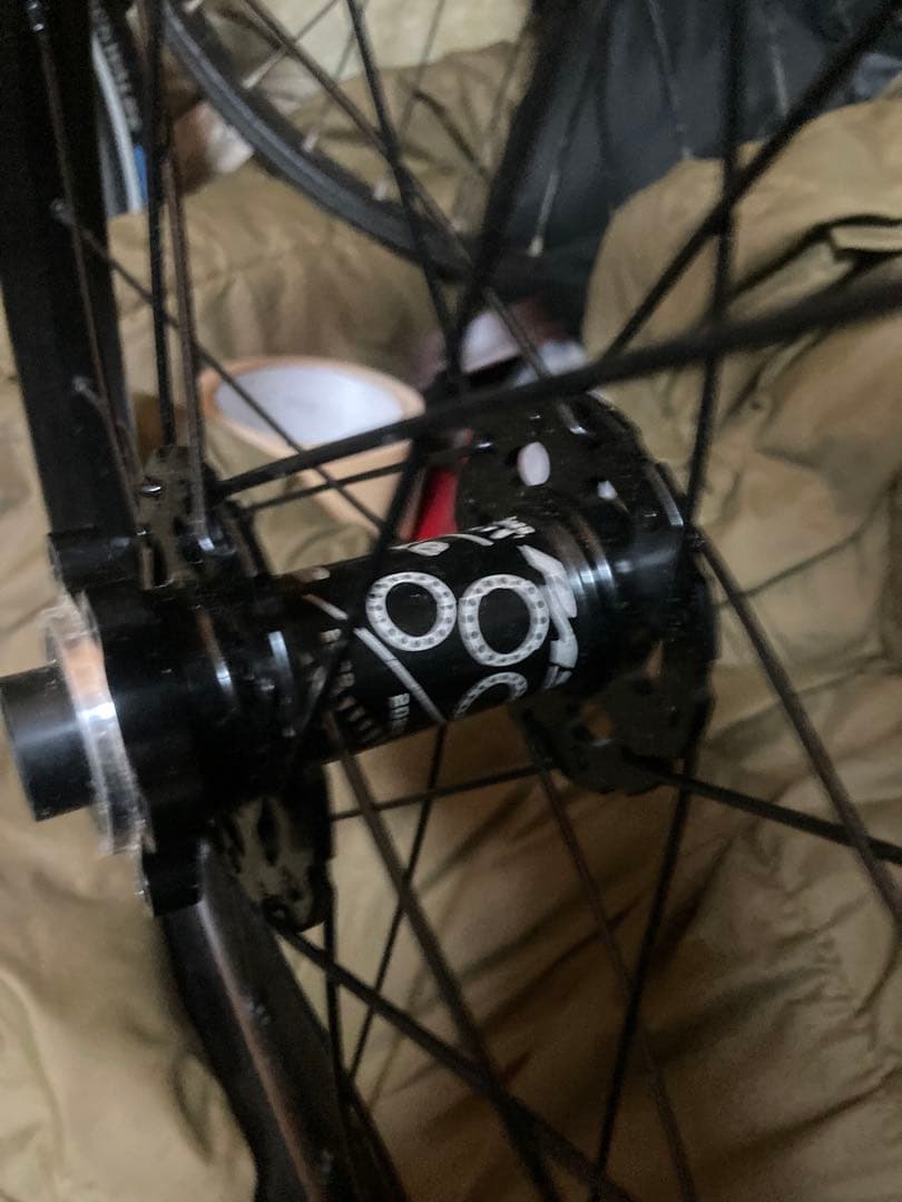 ネタで組んだホイール 20インチ(406)100x15 スルーアクスル用ホイール