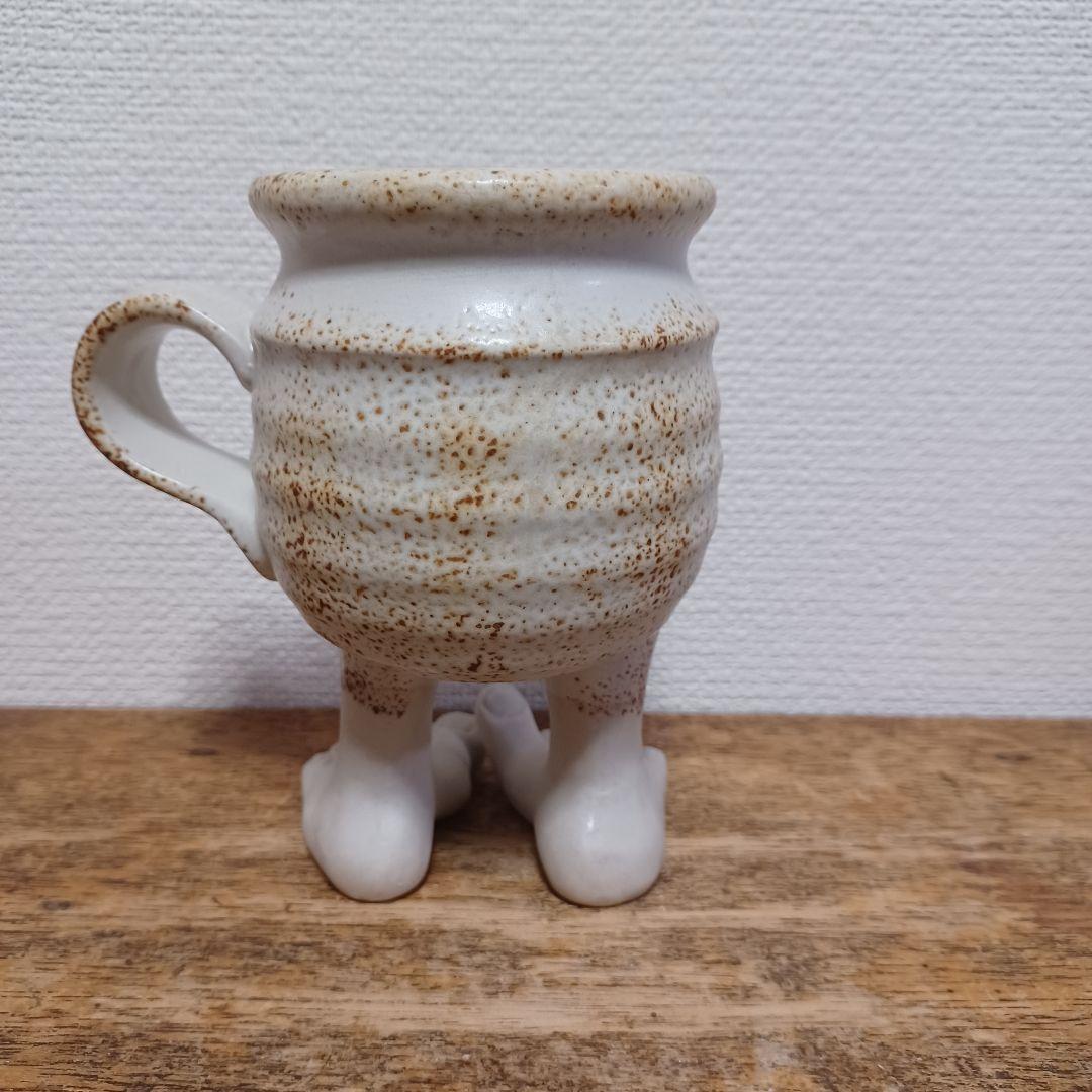 足の生えたカップ