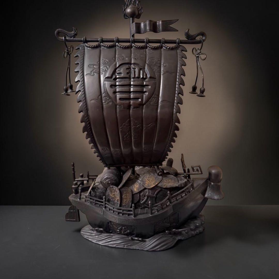 江戸時代　金属製船の彫刻 黒色 伝統的デザイン
