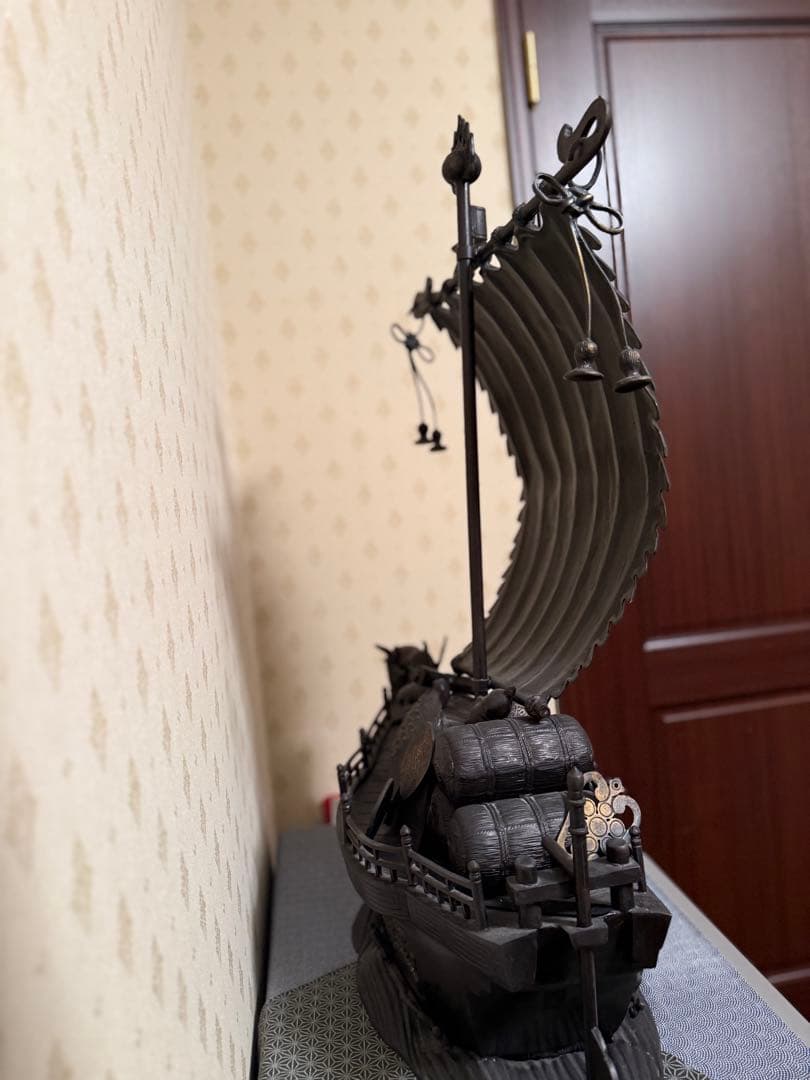 江戸時代　金属製船の彫刻 黒色 伝統的デザイン
