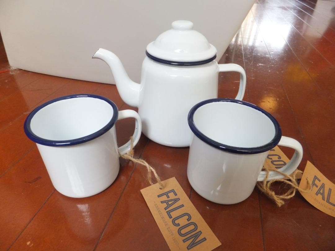 FALCONファルコンのホーローマグカップ２個とポット　未使用品