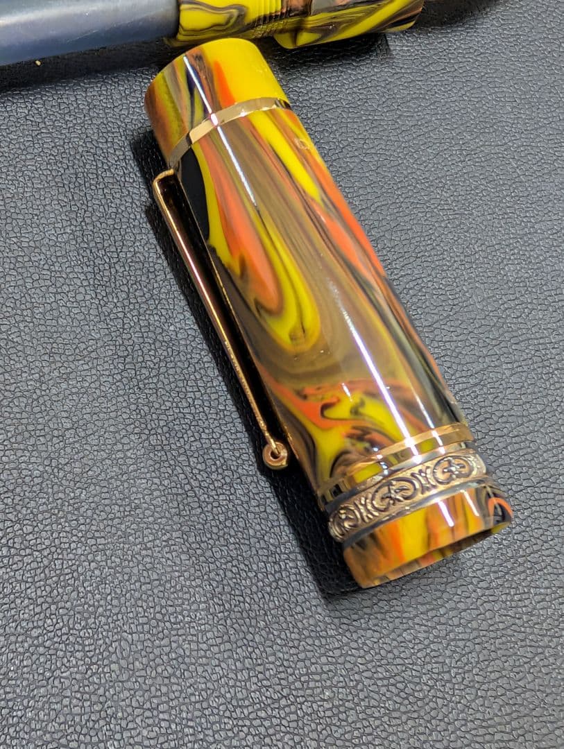 Delta デルタ 万年筆 ギャラリー バーメイル イエロー・マルチカラー