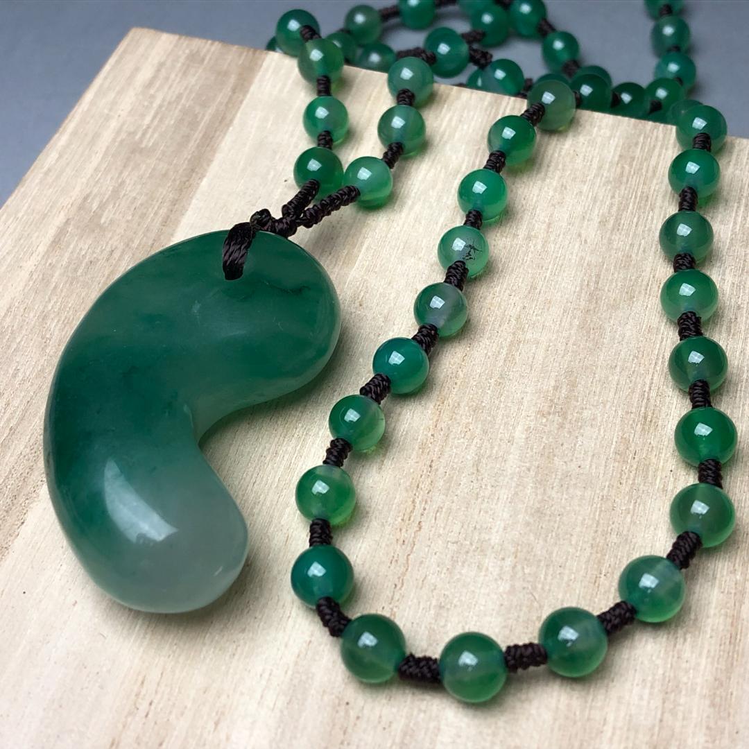 勾玉　ペンダント　硬玉 お守り　共箱