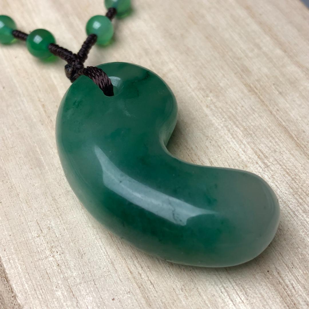 勾玉　ペンダント　硬玉 お守り　共箱