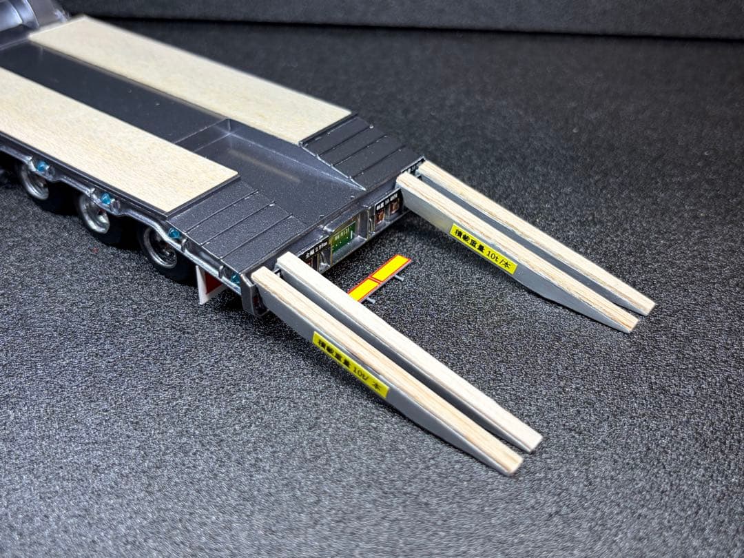 24⭐︎　1/50 3軸ショートトレーラー　重機 建機