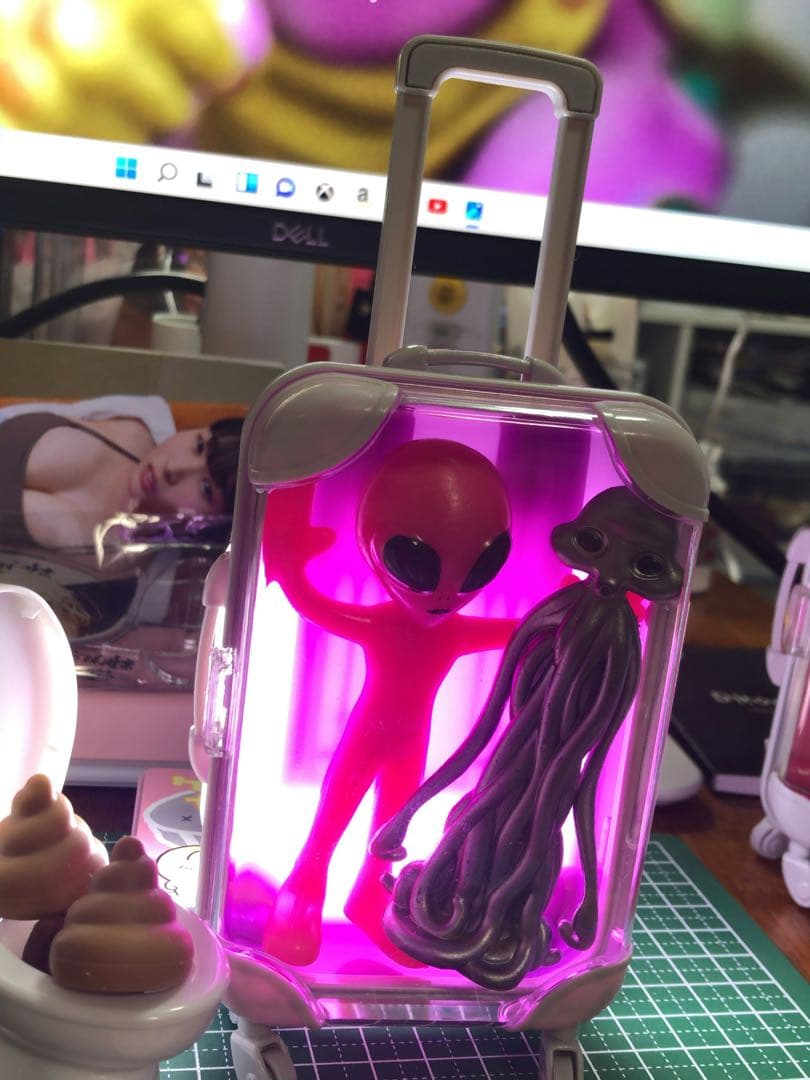 光る宇宙人キャリーケース型ディスプレイ　3体セット。