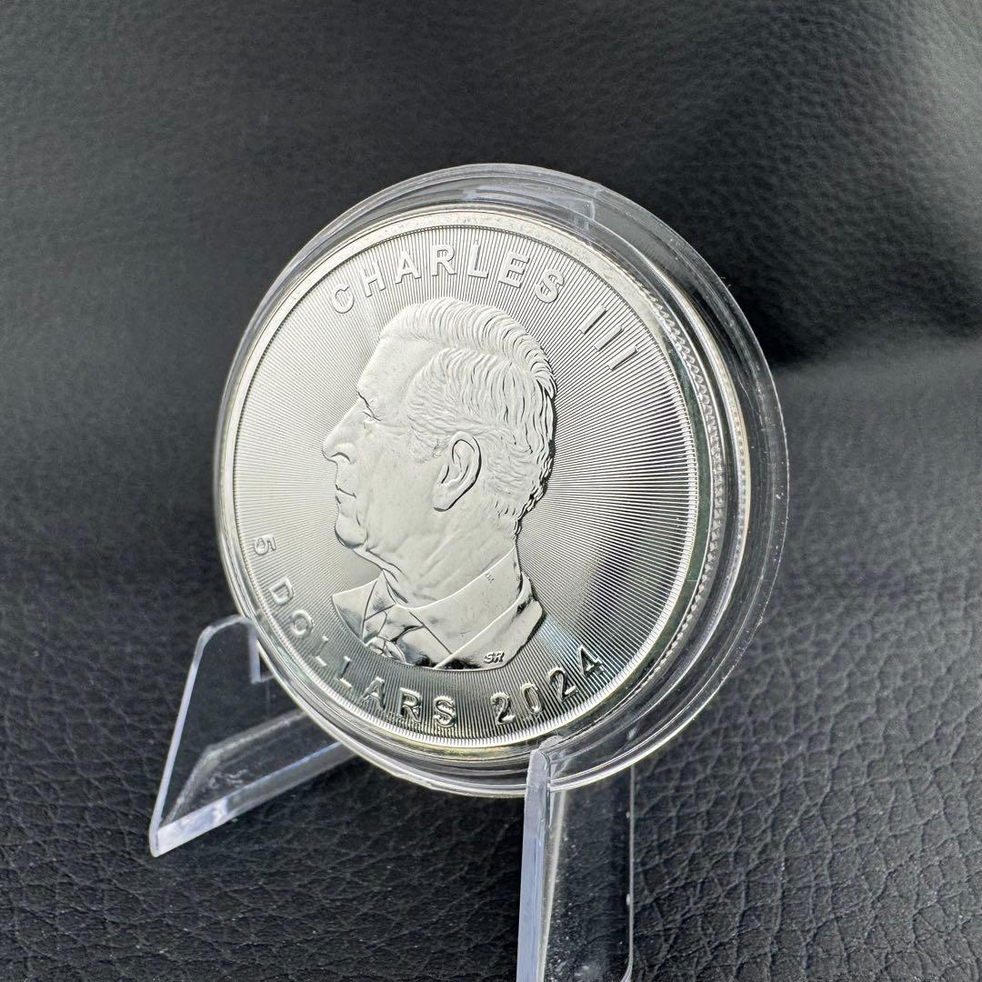 【paperbook】 メイプルリーフ 銀貨 カラー 金魚鉢で泳ぐ金魚