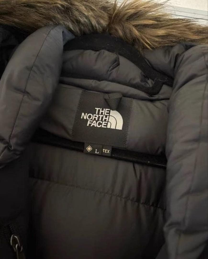 ノースフェイスのアンタークティカパーカー。防寒性抜群で冬のアウトドアに最適！