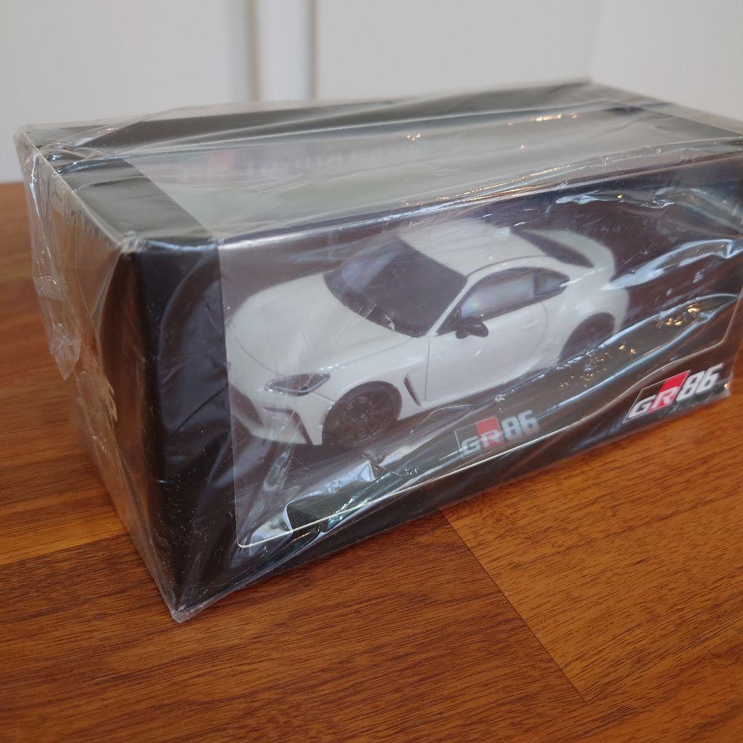 TOYOTA　カラーサンプルミニカー　GR86 クリスタルホワイトパール