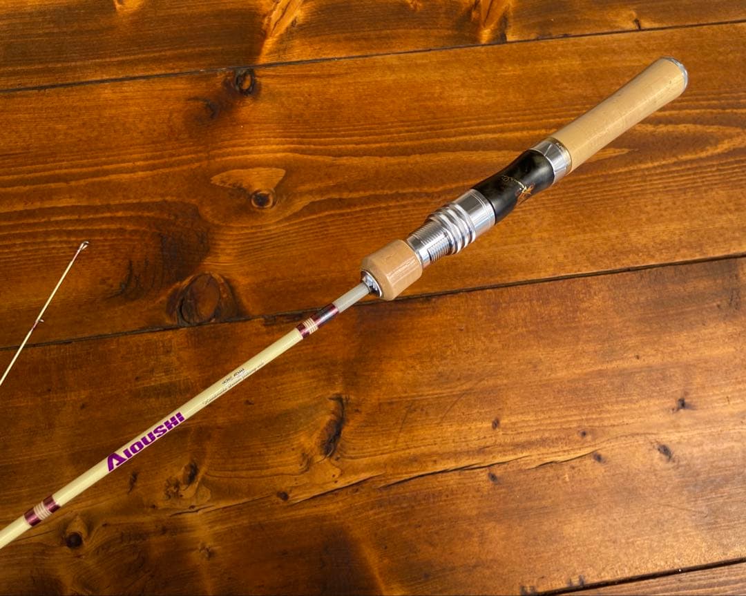 トラウトロッド　グラスロッド　ホワイト　銘木リールシート　渓流釣り　スピニング