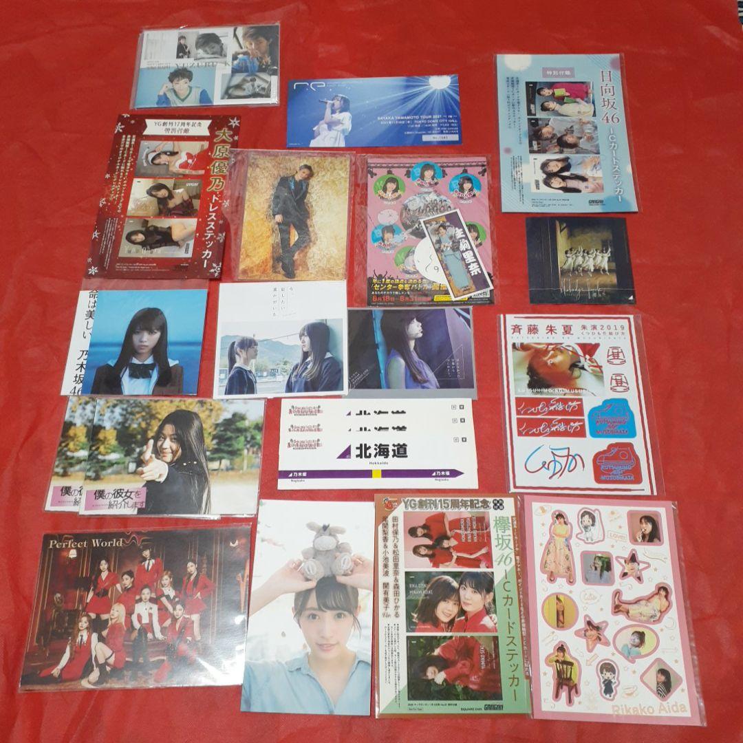 タレントグッズ400点以上のセットポストカード、ステッカー、コースター、色紙等