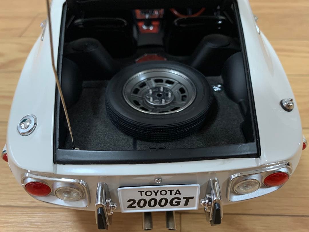 デアゴスティーニ 1/10 トヨタ 2000GT ホワイト