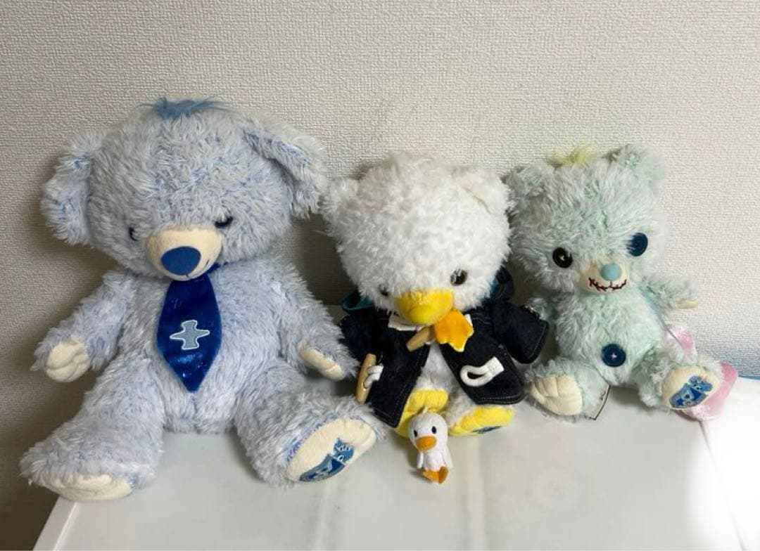ユニベアシティのぬいぐるみ、ぬいぐるみバッチのセット（ブルー、パイ、バニラ）