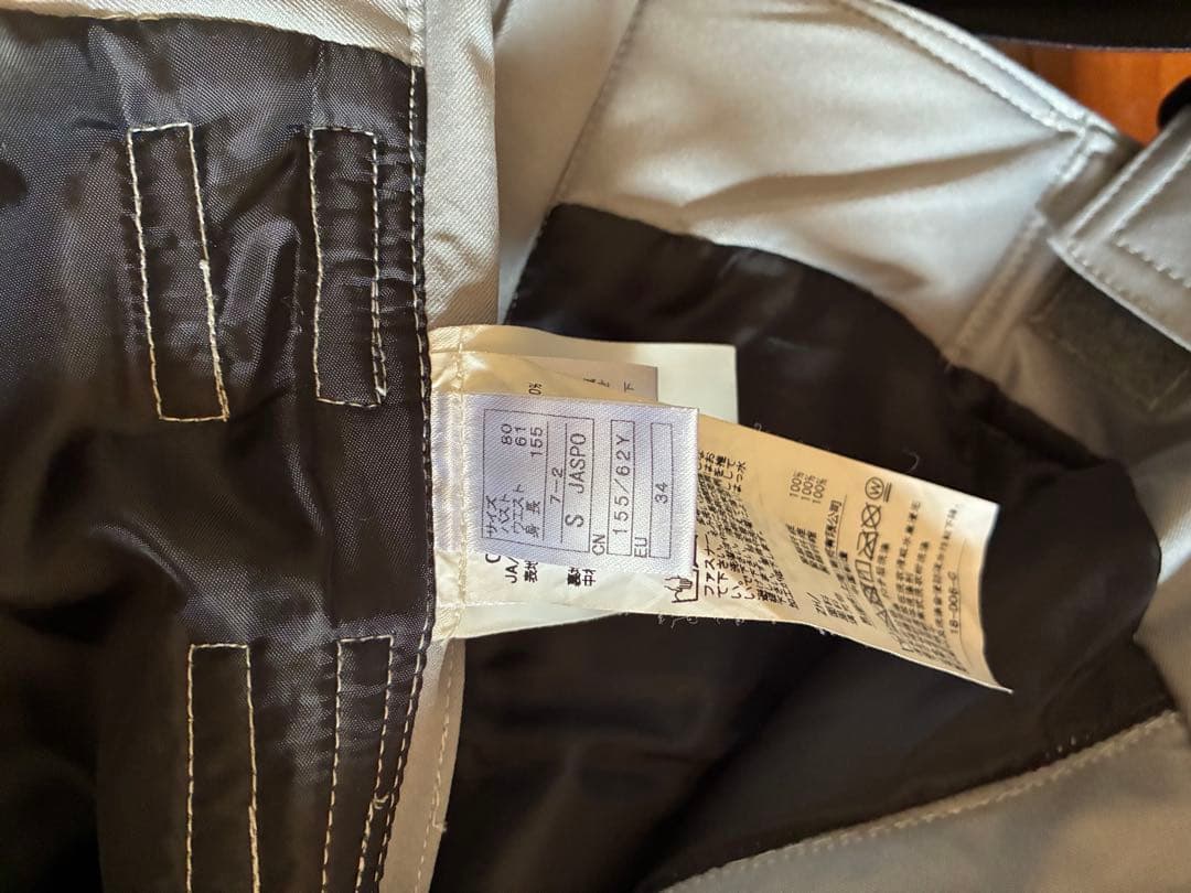 オンヨネ　女性用スキーウェア 花柄