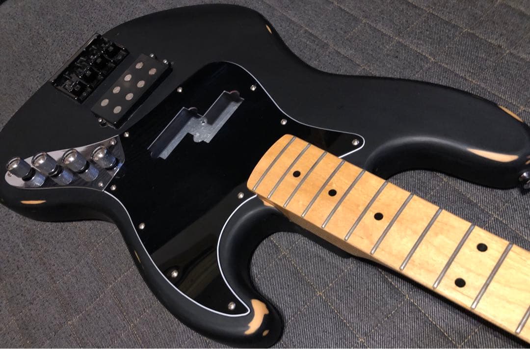 マットブラックのベース