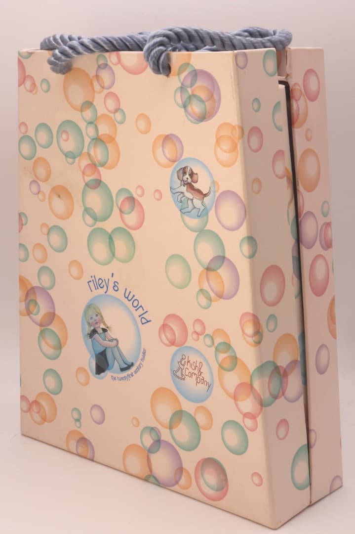 riley & Jingles ピンクのロンパースを着た女の子ドール19cm