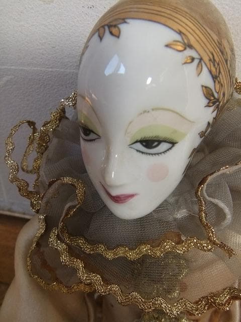 「アール・ヌーヴォー」時代のお人形　ピエロのような雰囲気